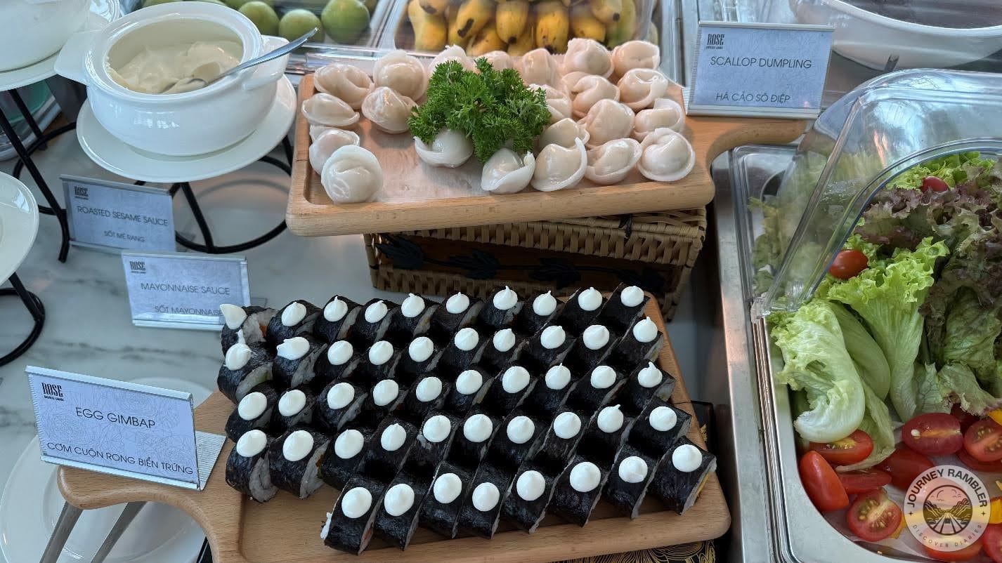 egg gimbap and scalloped dumplings