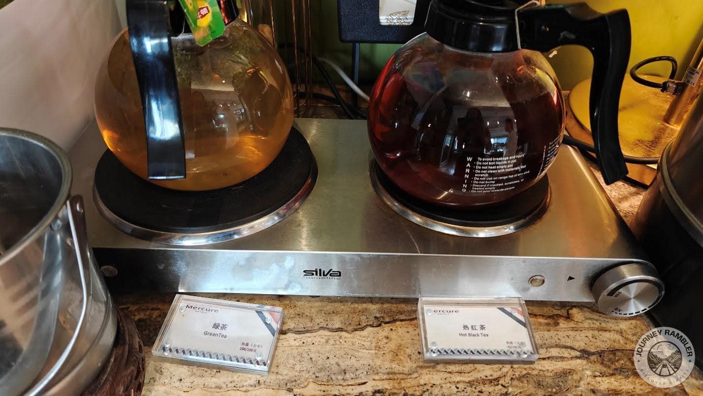 green tea and hot black tea