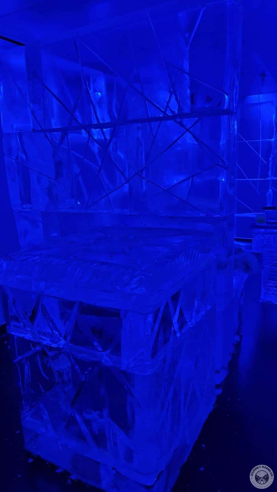 ice partitions between the seating areas