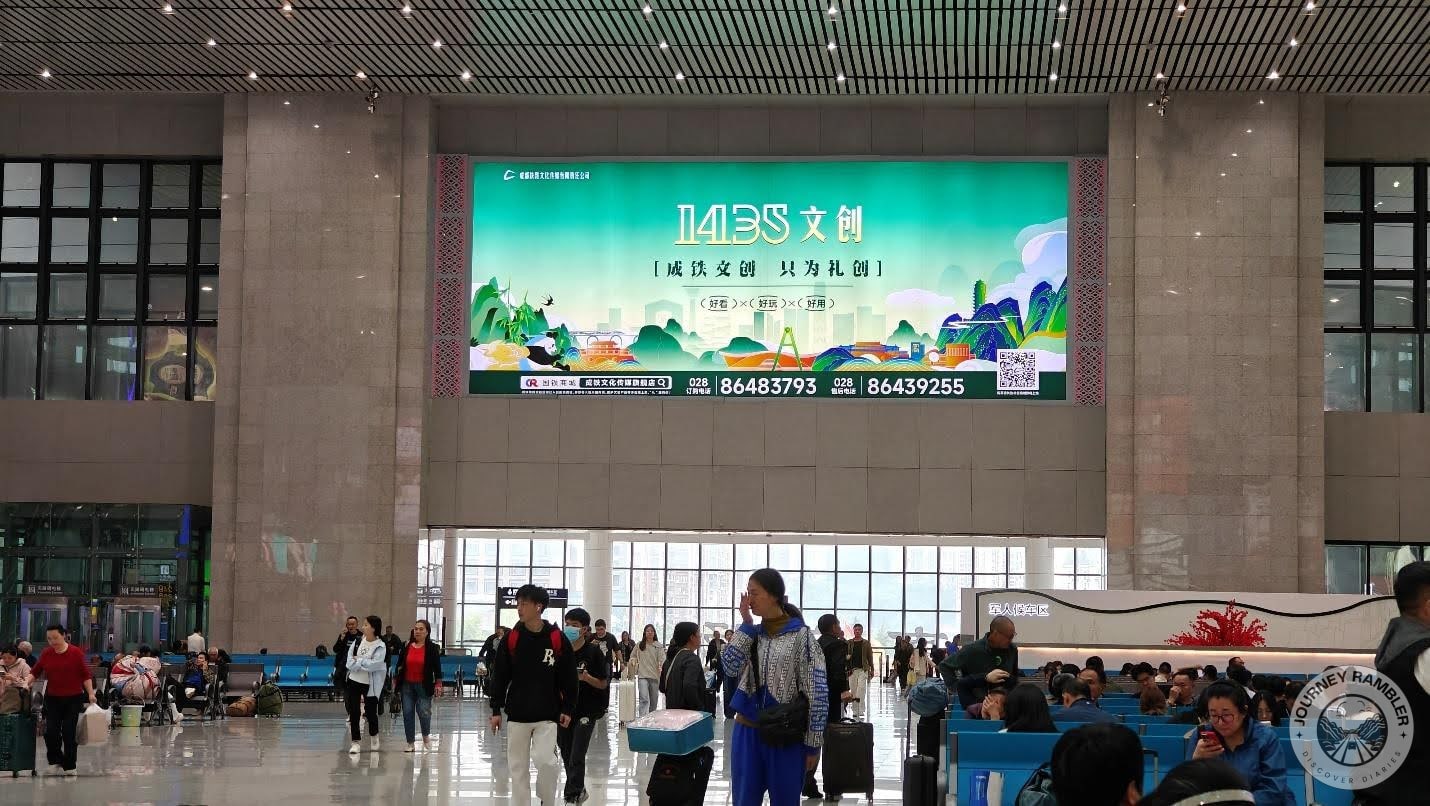 lots of people at the train station