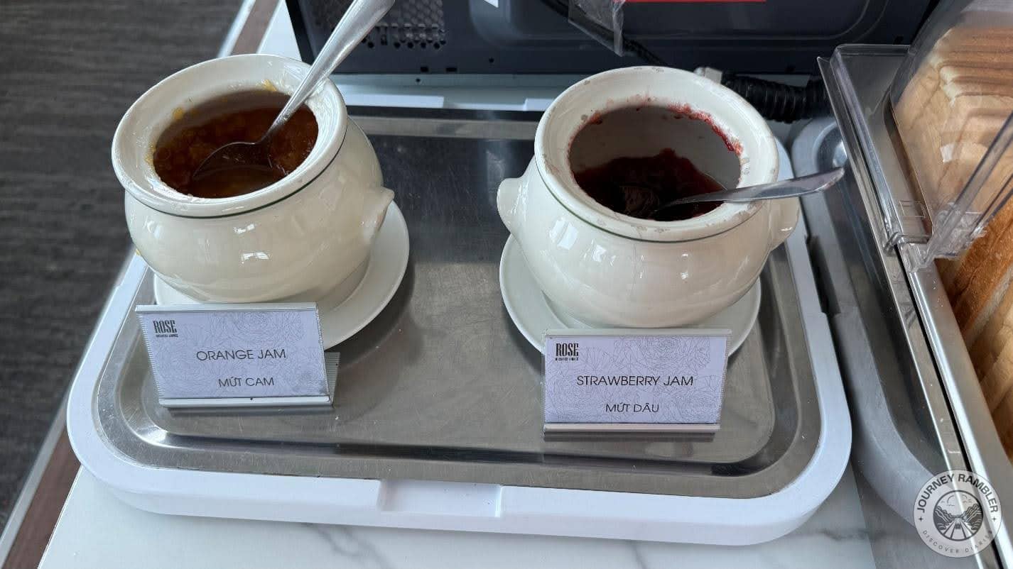 orange and strawberry jams