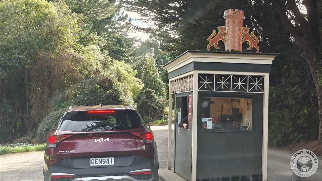 pay for Castle or Garden Admission at this gate