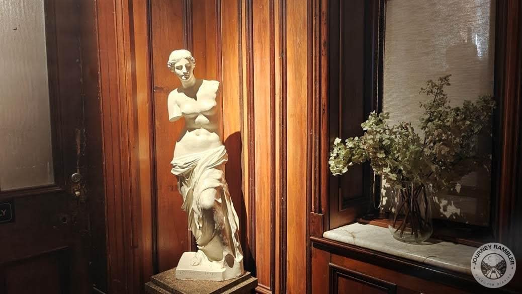 replica of the popular Venus de Milo