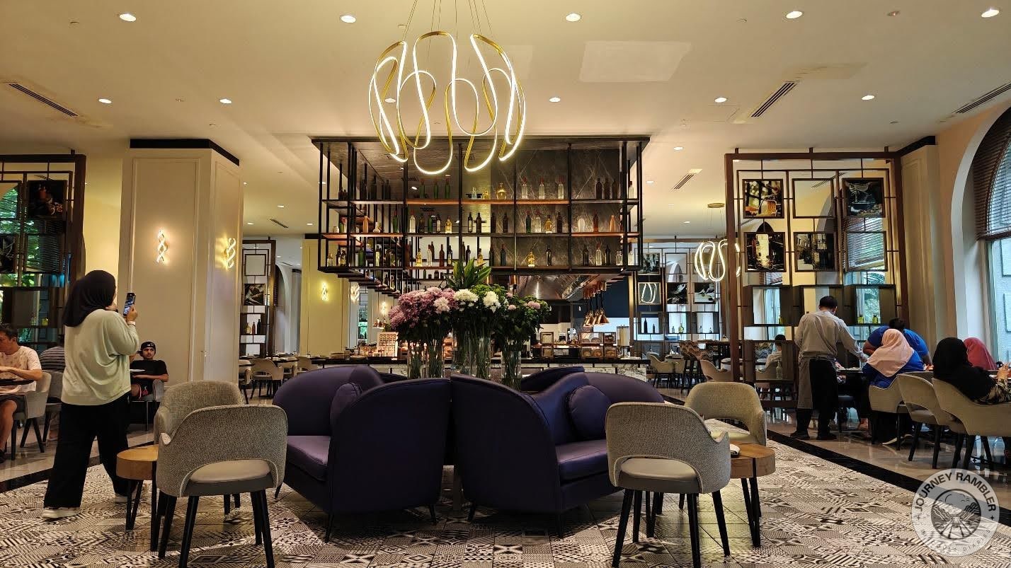 restaurant had many seating options