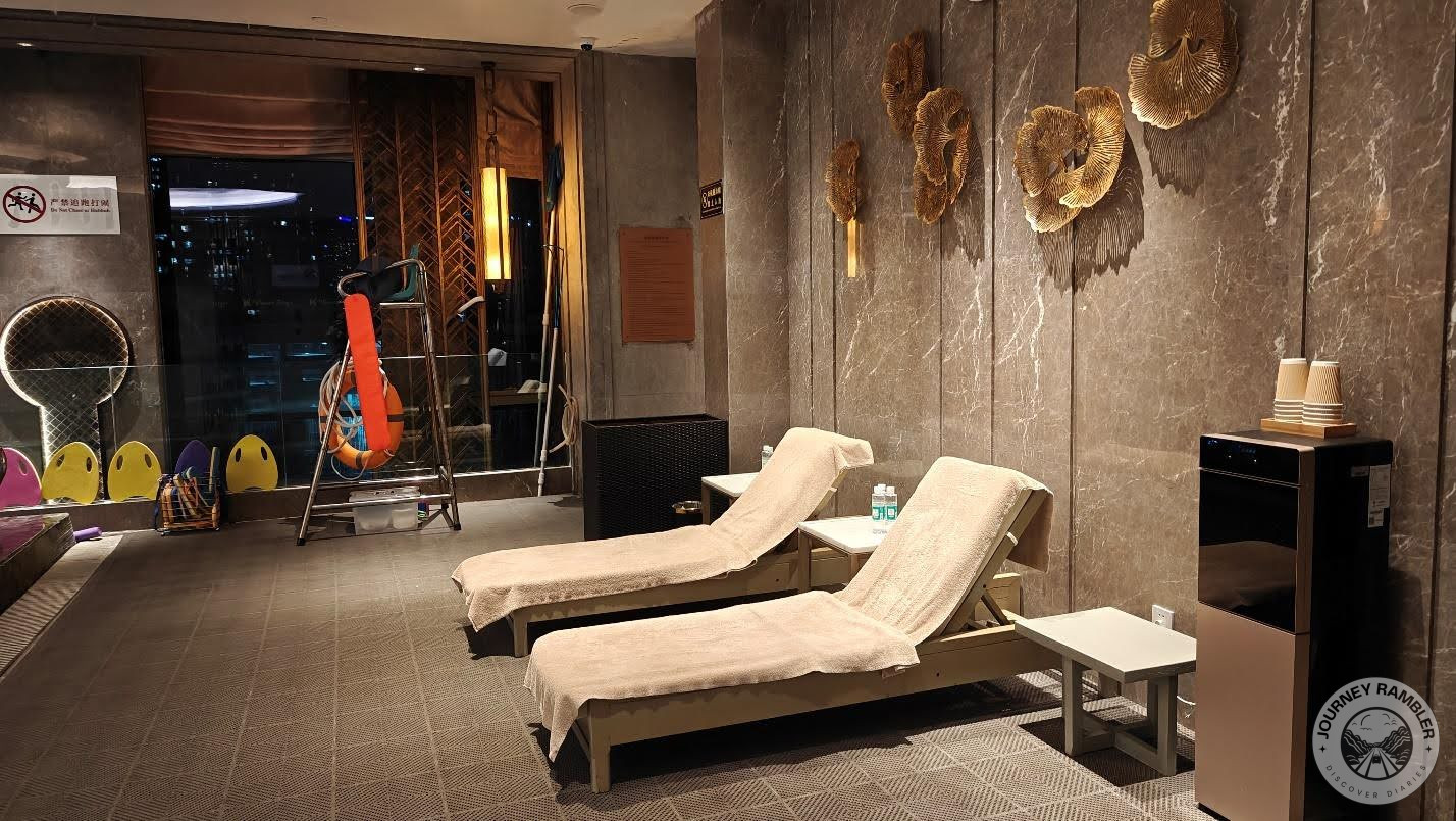 swimming pool at the Wanda Reign was indoors