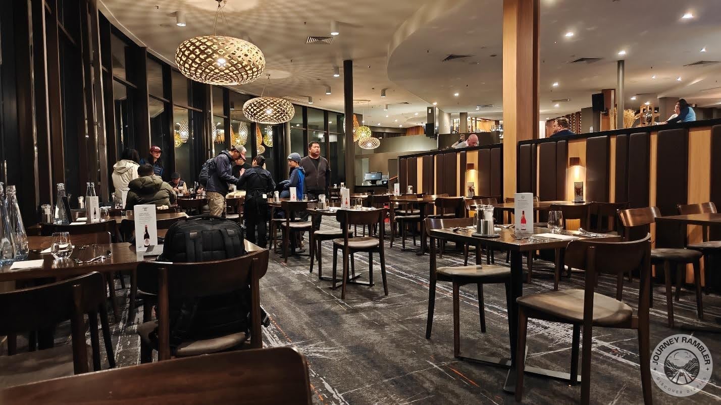 tables for two people and tables for four or more people