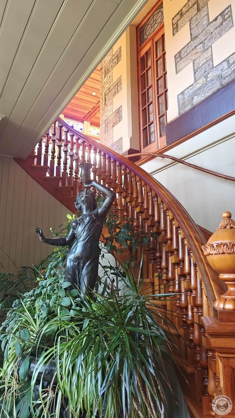 this statue does look a little scary for me