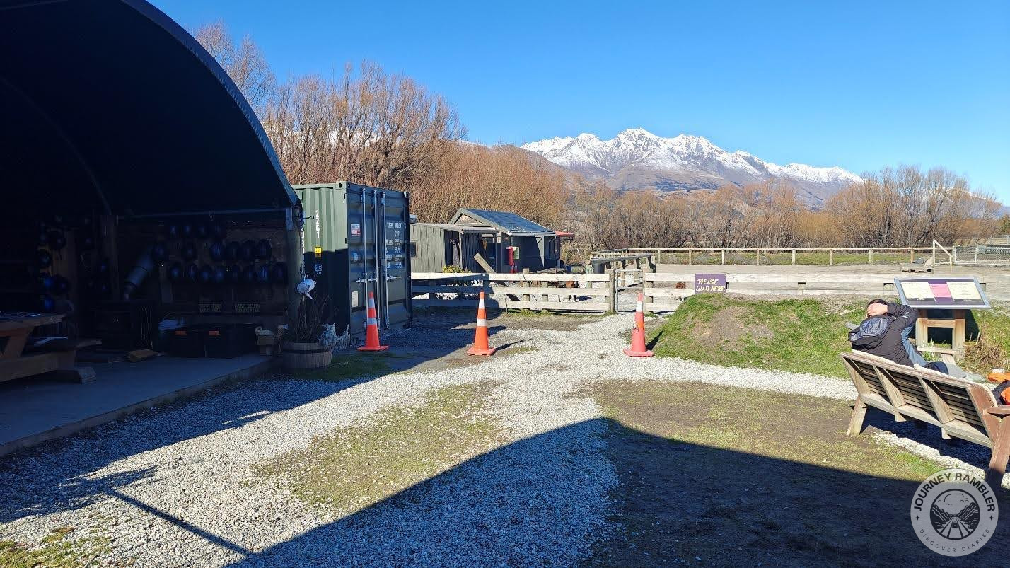 waiting area for the horse riding tutorial