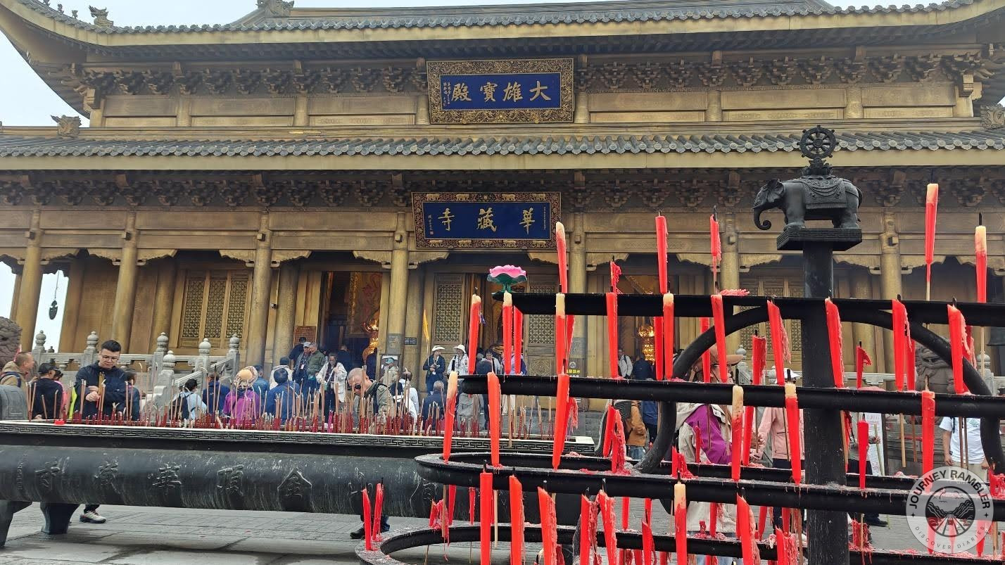 Great Treasure Hall of Huazang Temple again