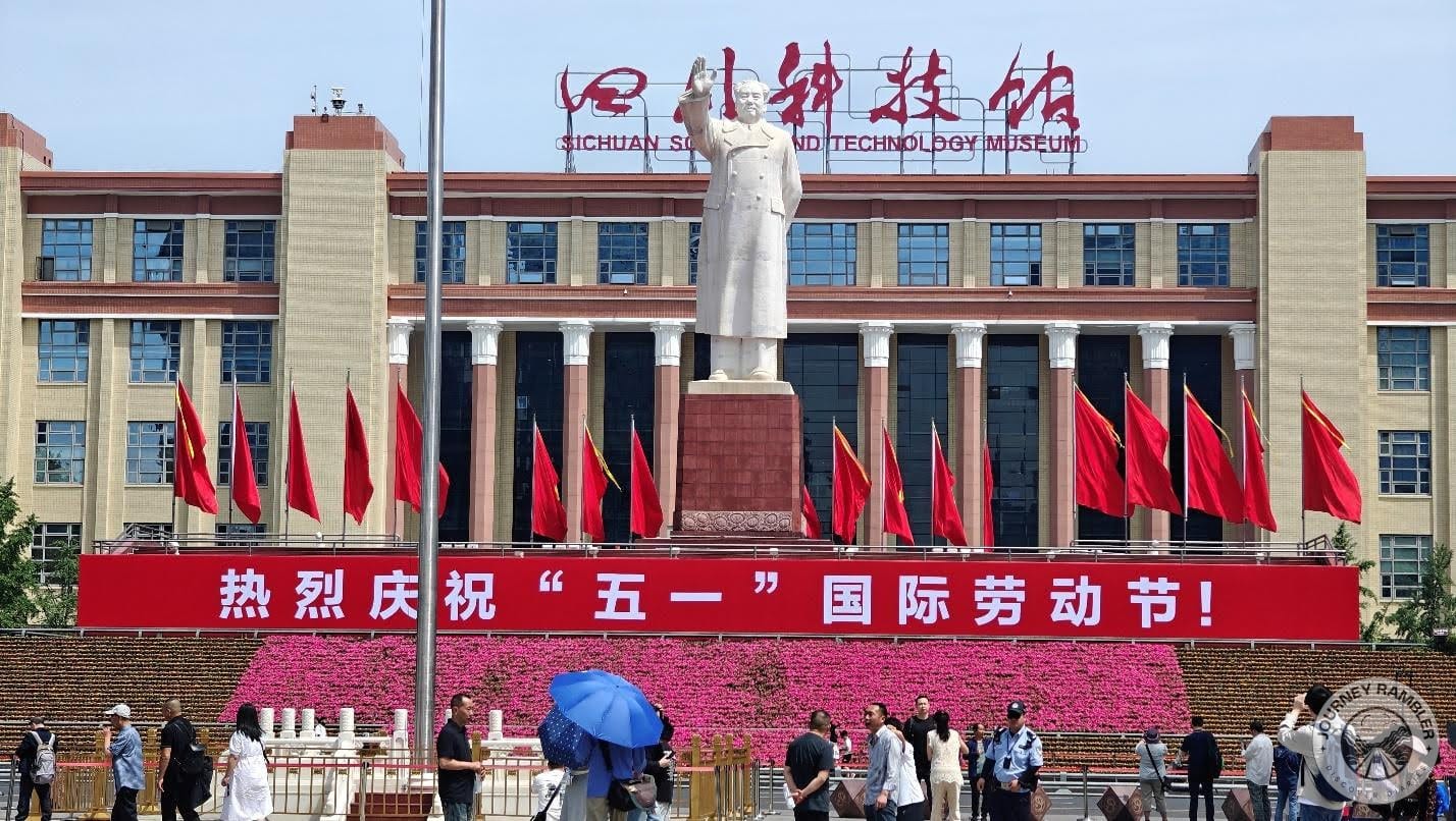 One of the tallest statues of Chairman Mao