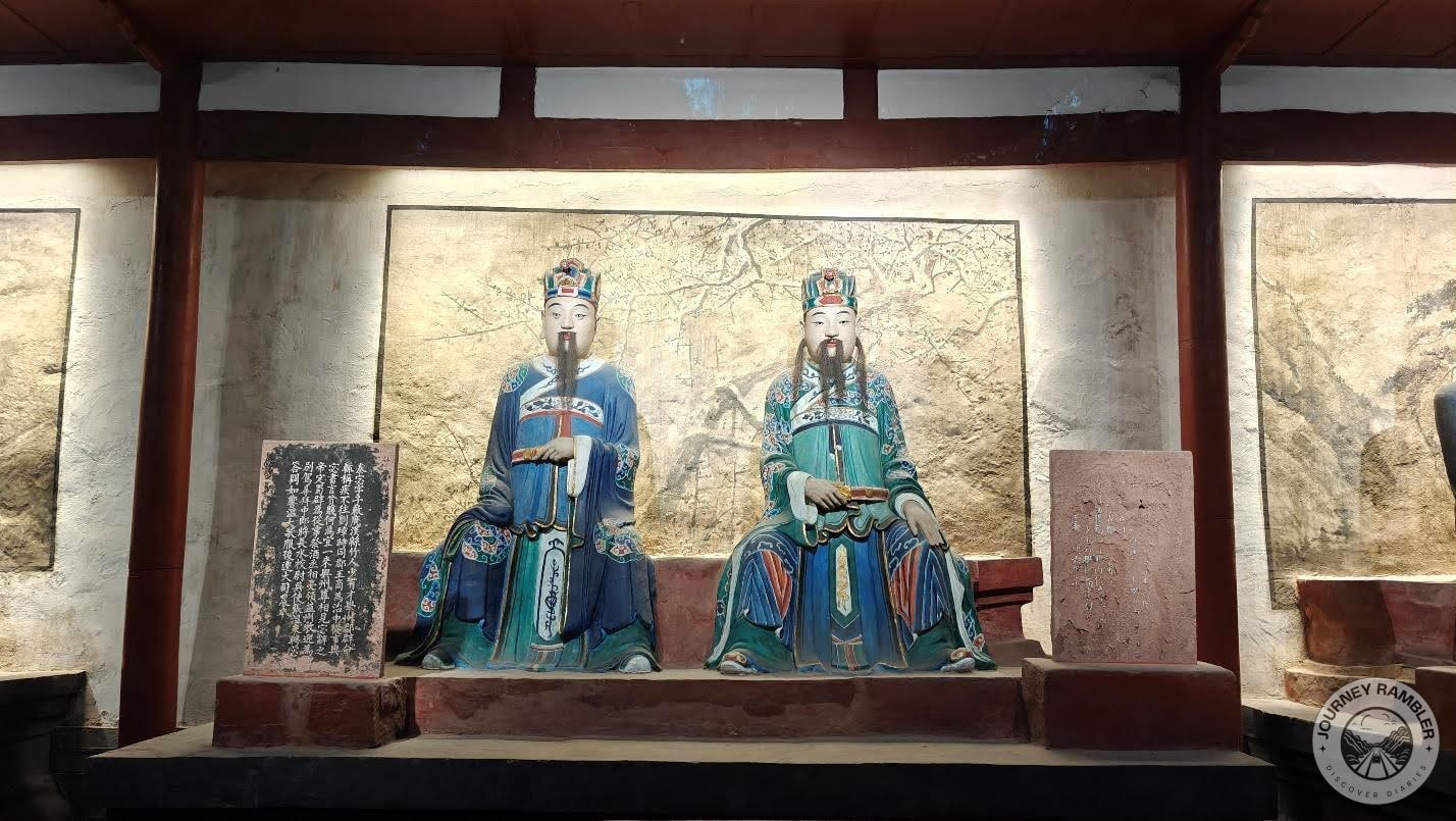 Qin Mi on the left and Yang Hong beside him