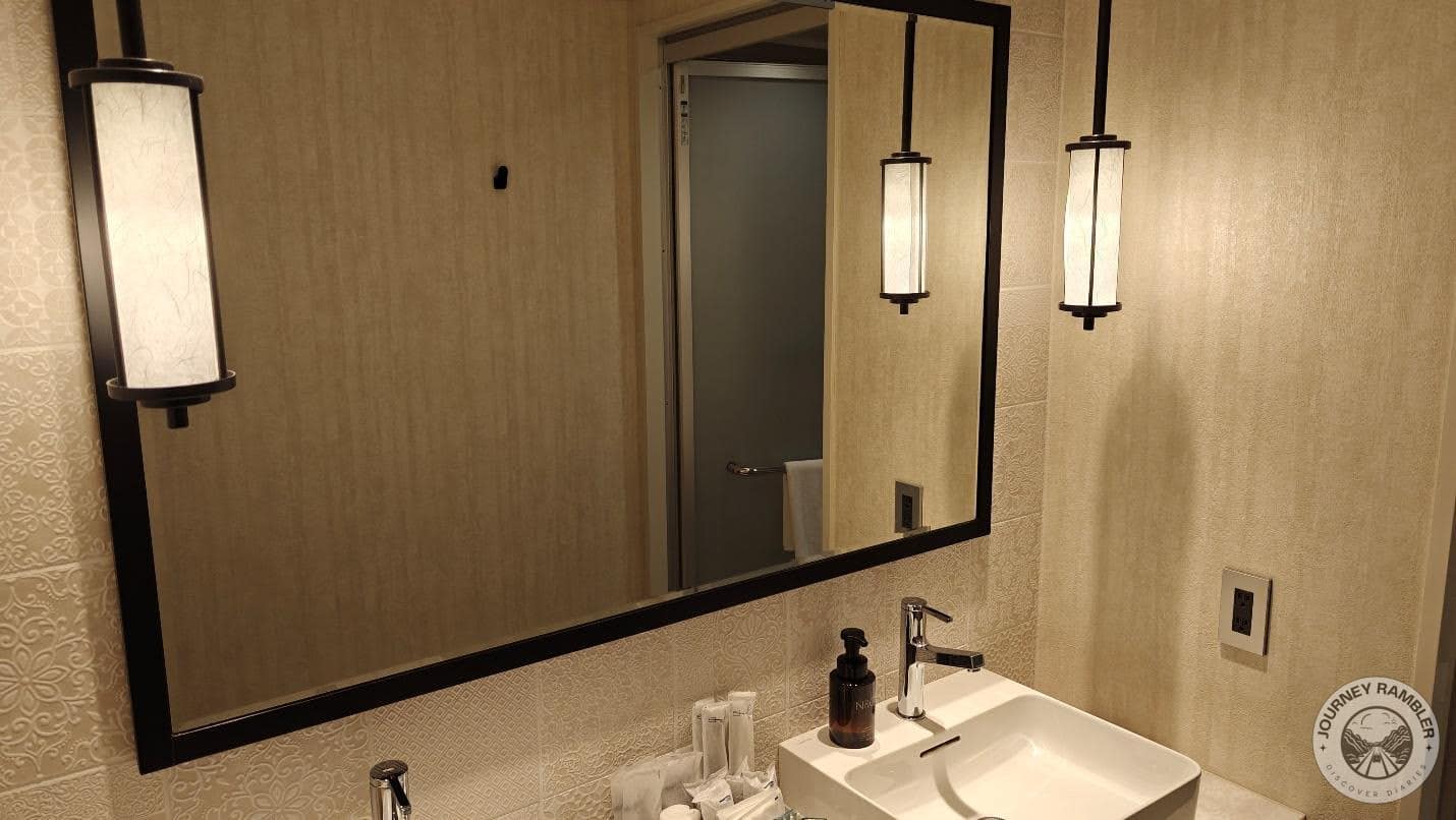 huge mirror above the two basins