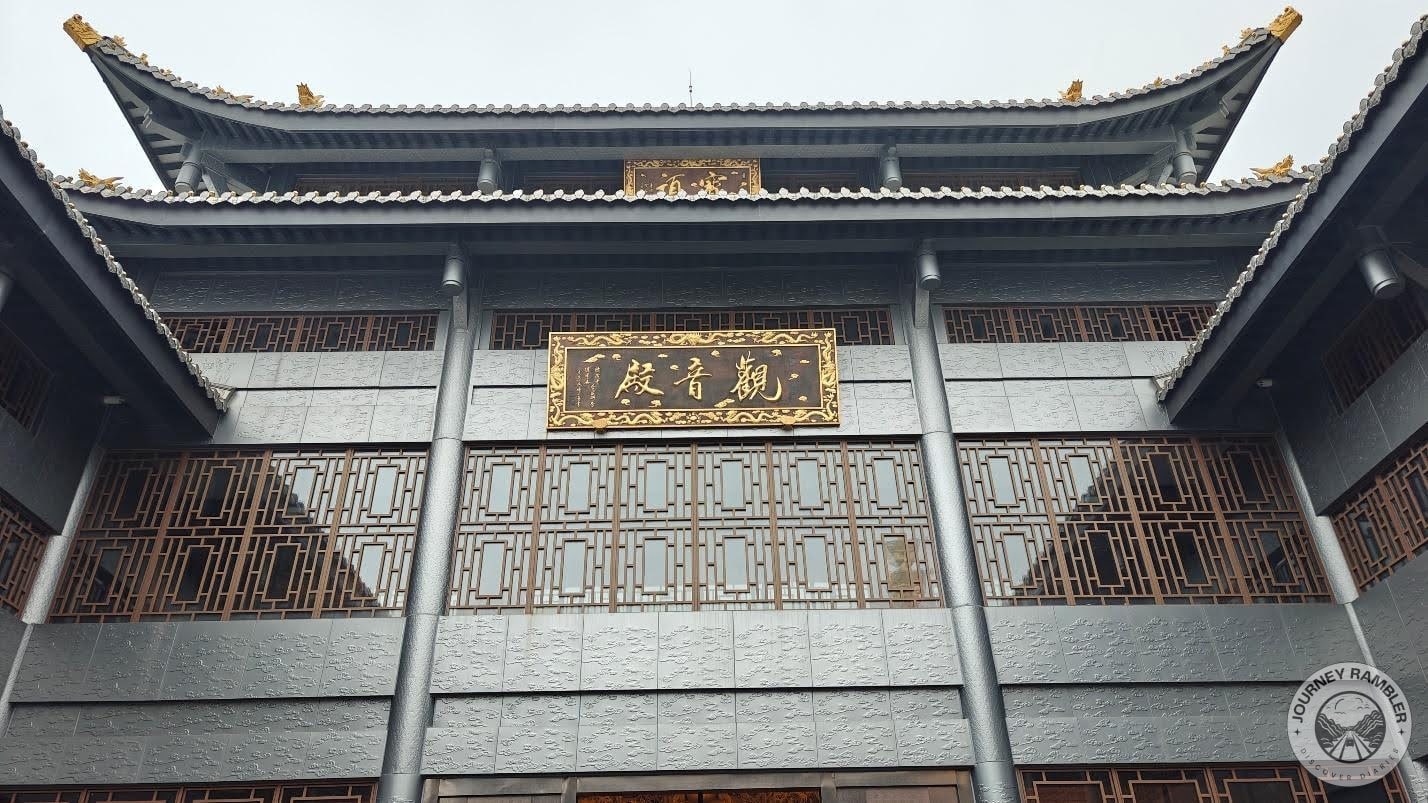 inside Jade Buddha Temple