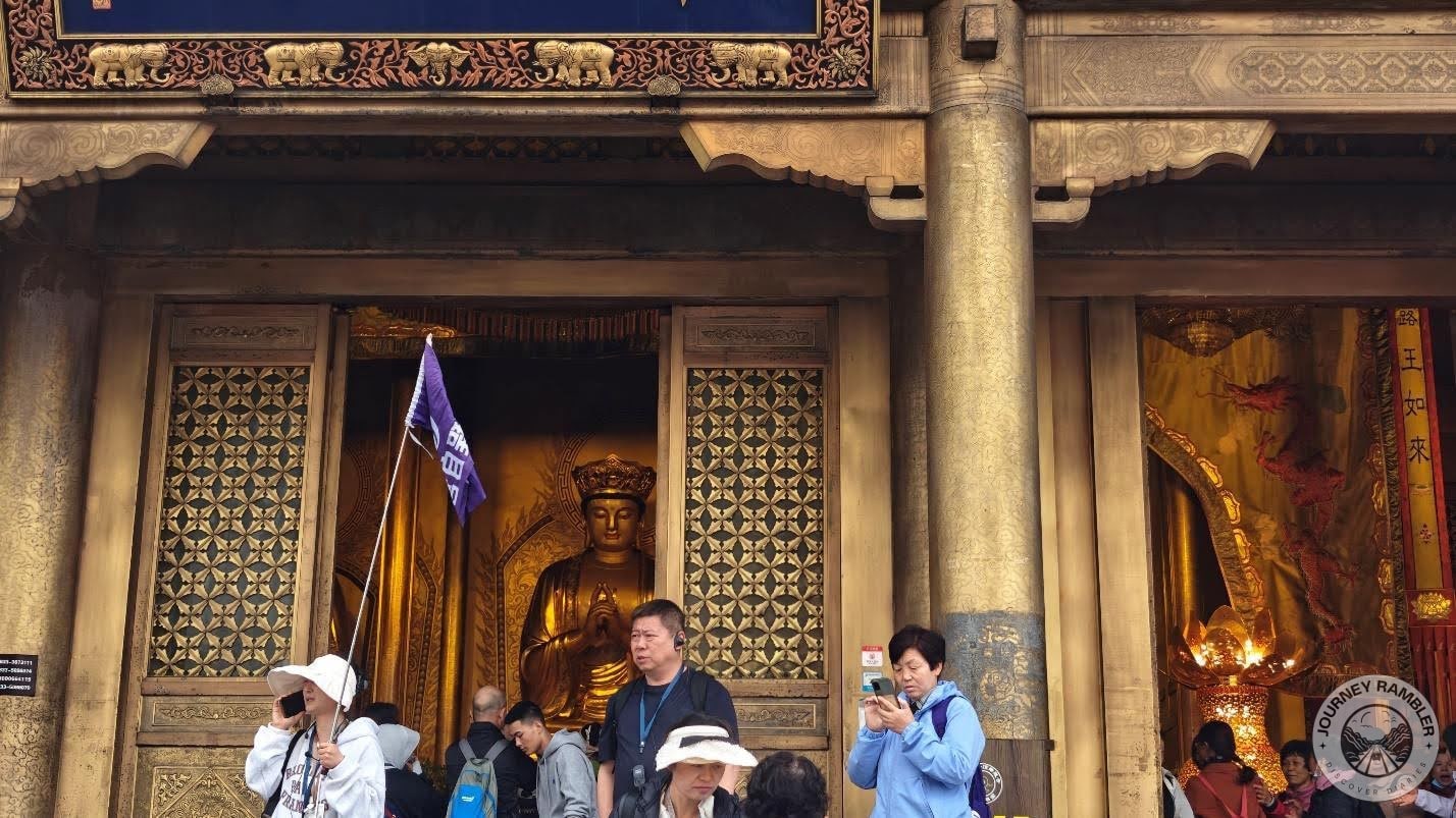 glimpse of the inside of the Great Treasure or Mahavira Hall of the Huazang Temple