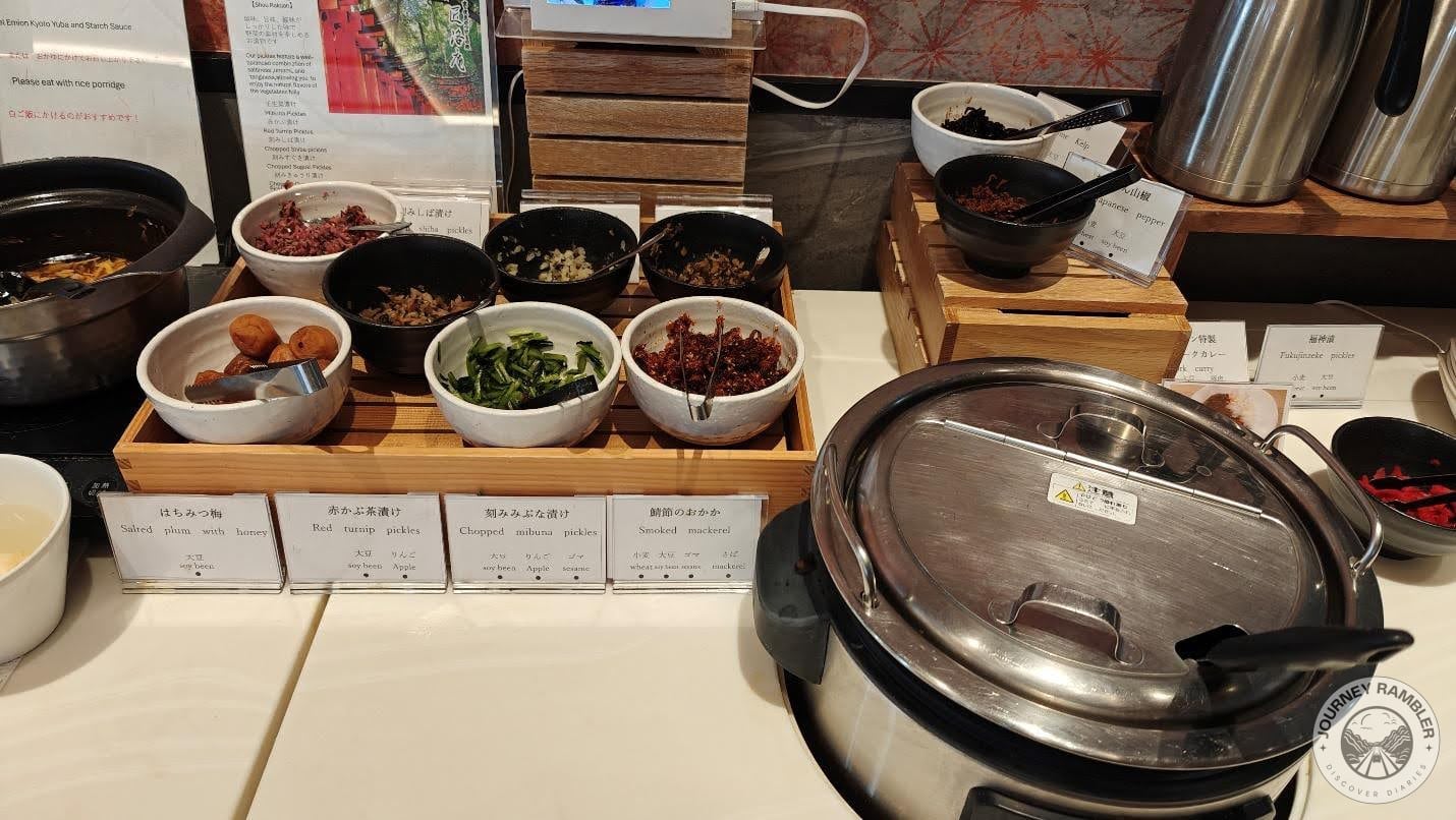 many different kinds of pickles