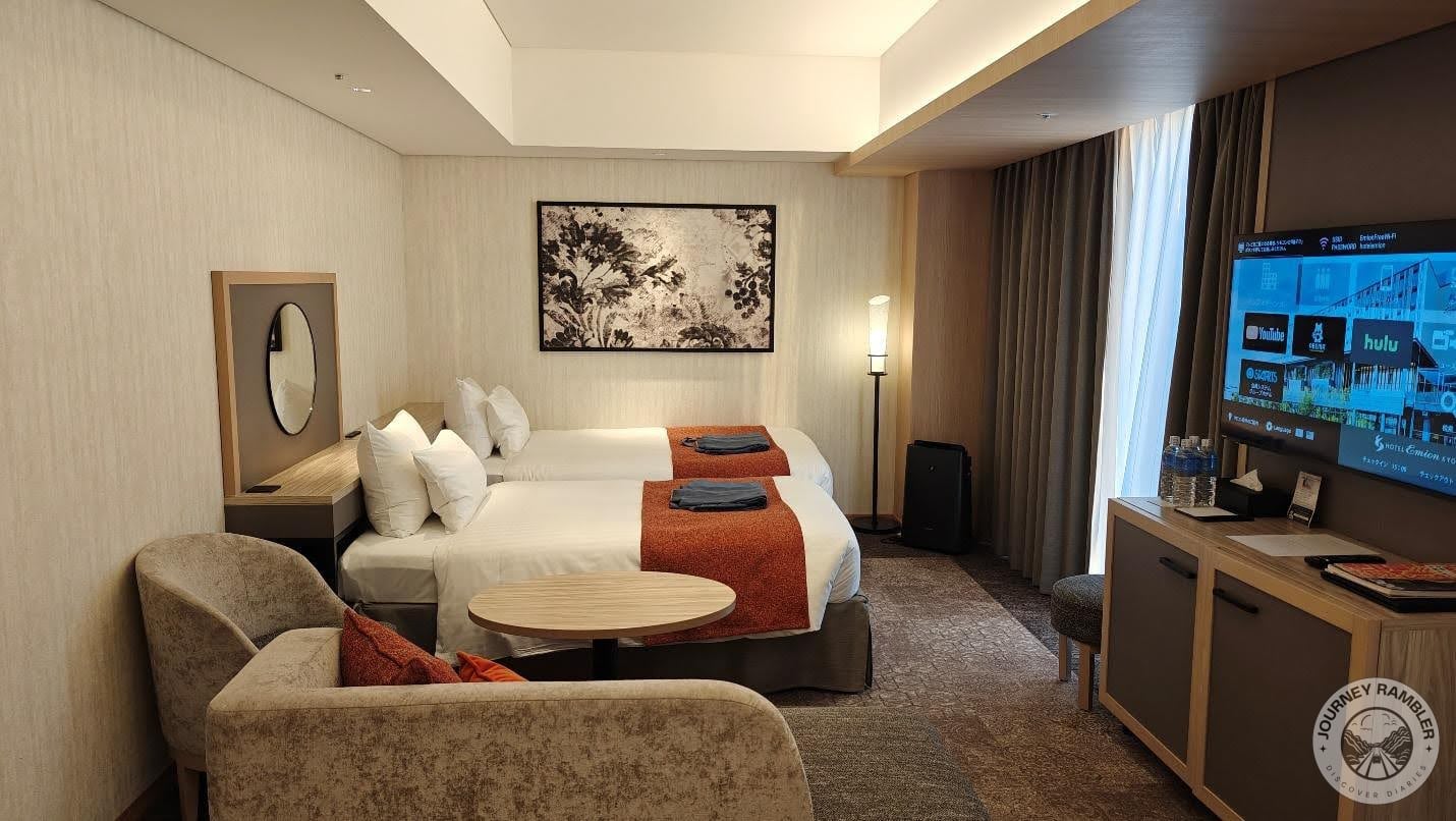 room had the same warm brown and earth tones as the reception