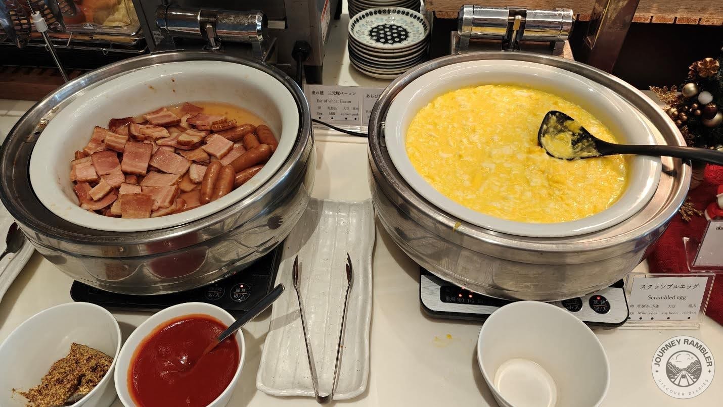 scrambled eggs, sausage and bacon