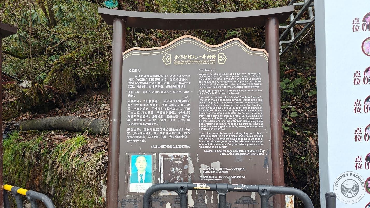 sign welcoming visitors to the Mount Emei Golden Summit Scenic Area