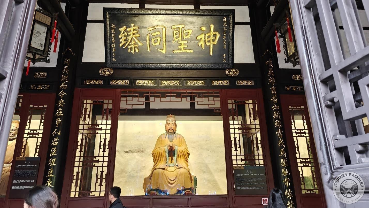 statue of Liu Bei at the center