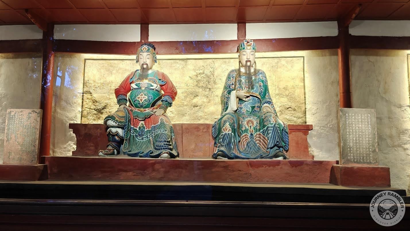 statues of Deng Zhi (left) and Chen Zhen (right)