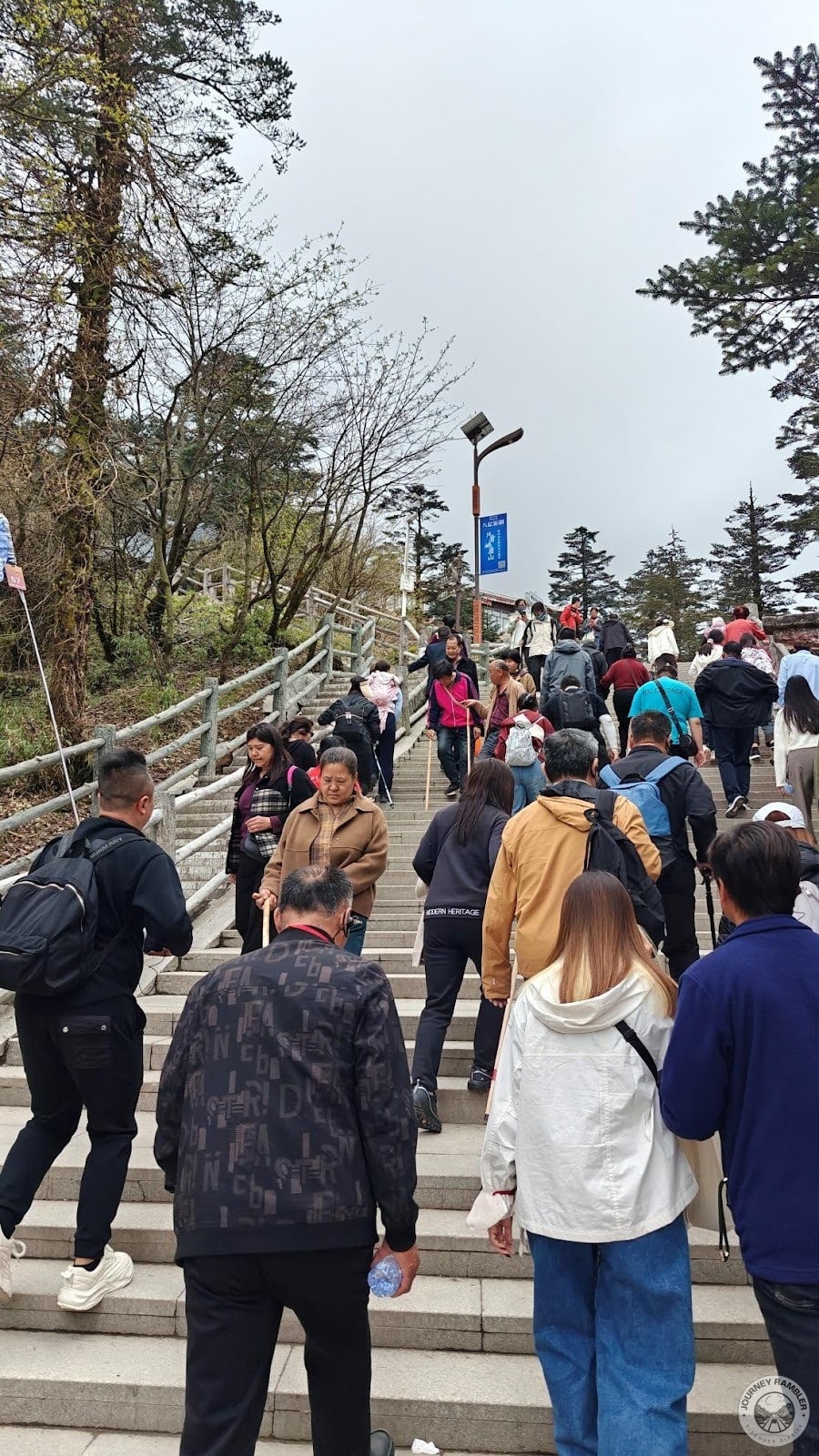 still so many visitors here