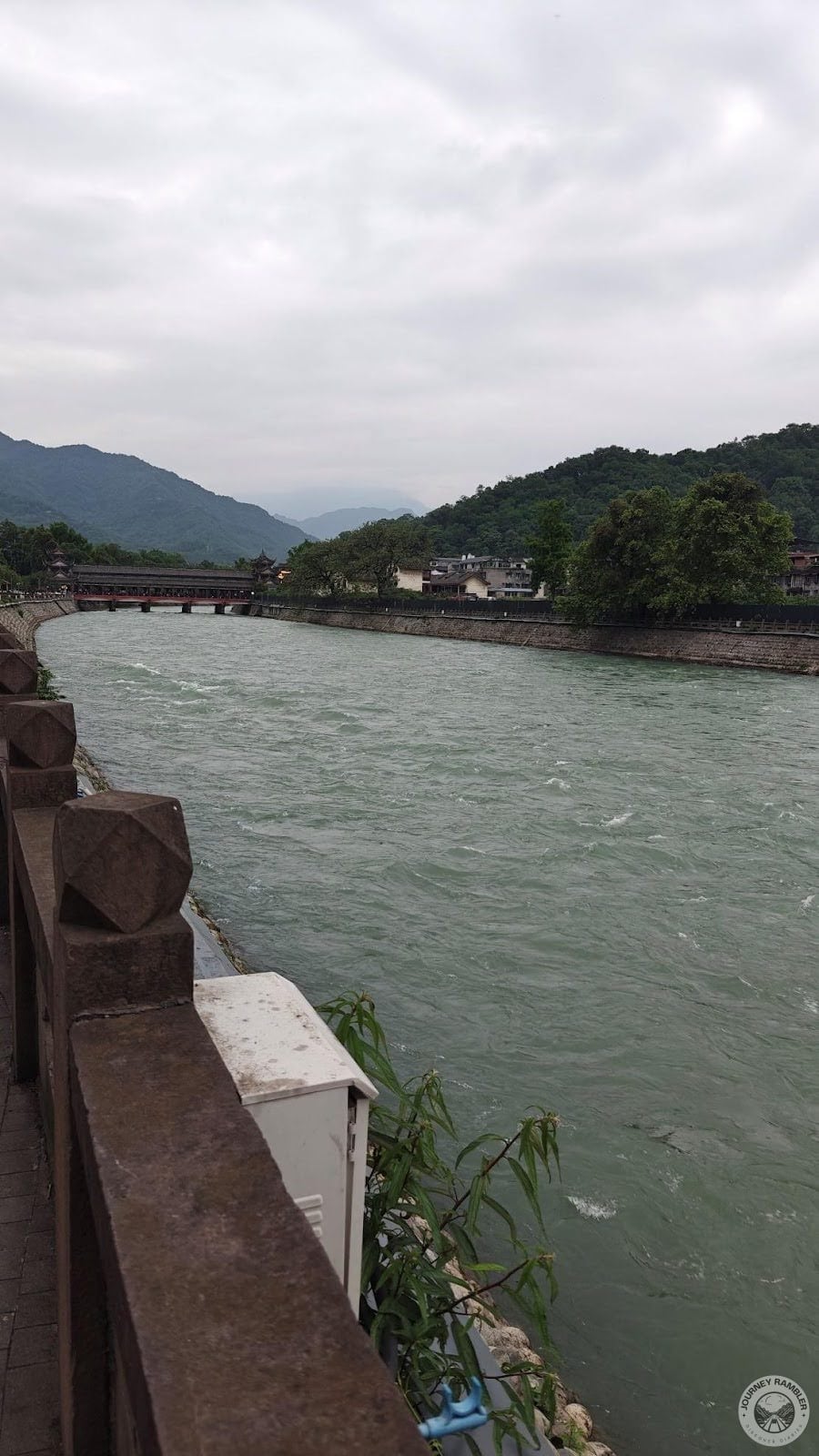 there’s a sort of line on the dikes on either side of the river
