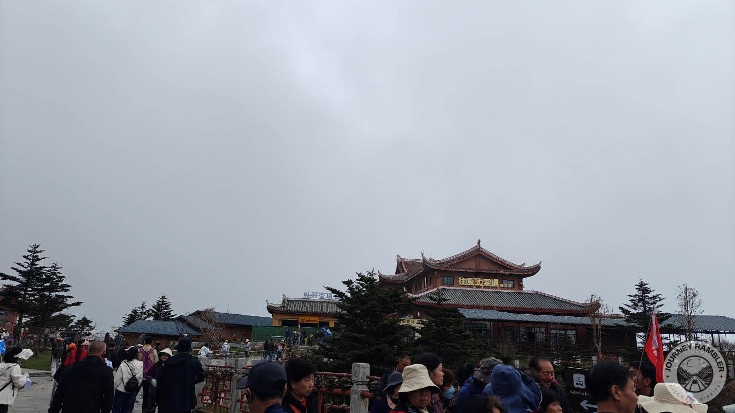 towards Woyun Temple