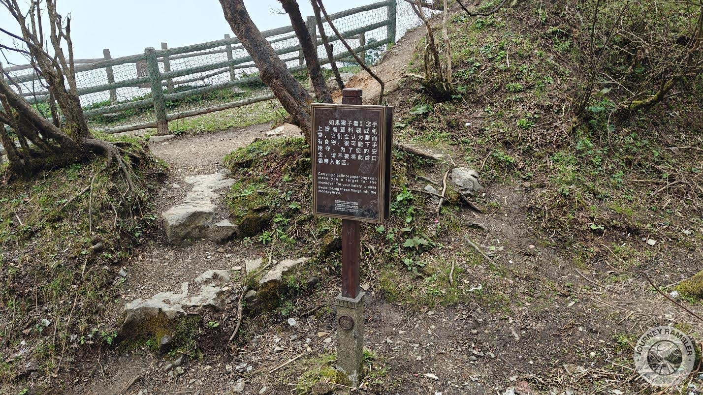 warning sign regarding the carrying of plastic and or paper bags