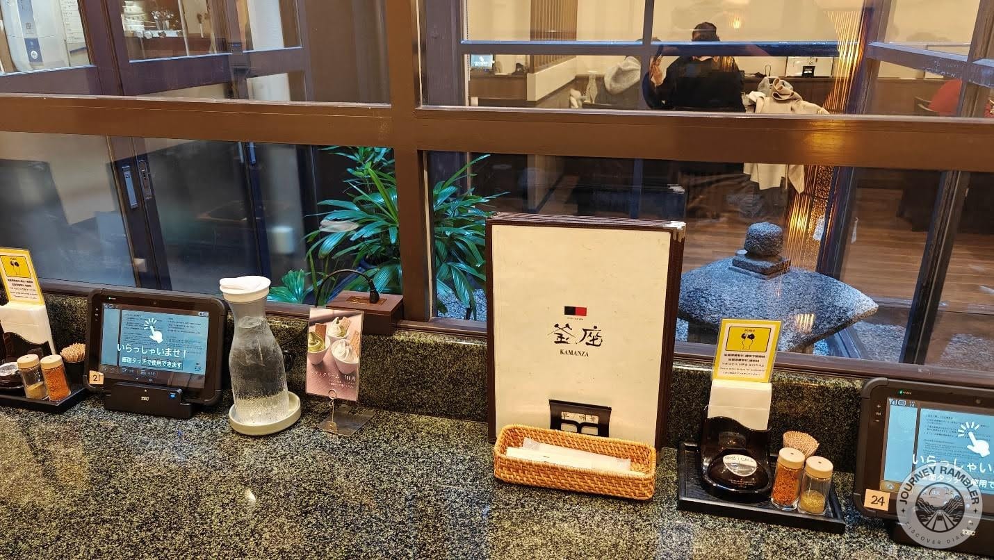 Condiments and tissue papers sat on the counter