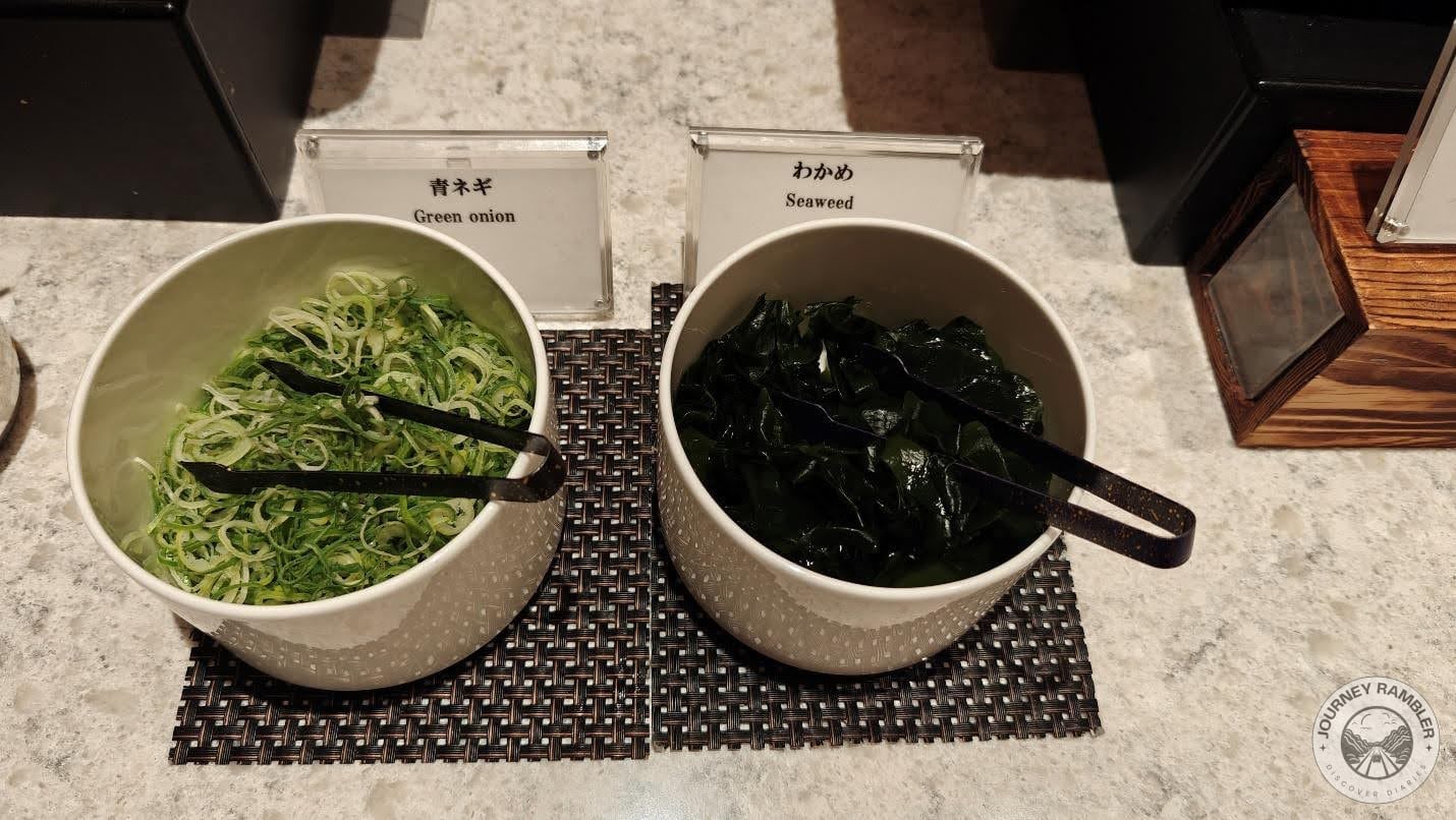 Green onions and seaweed