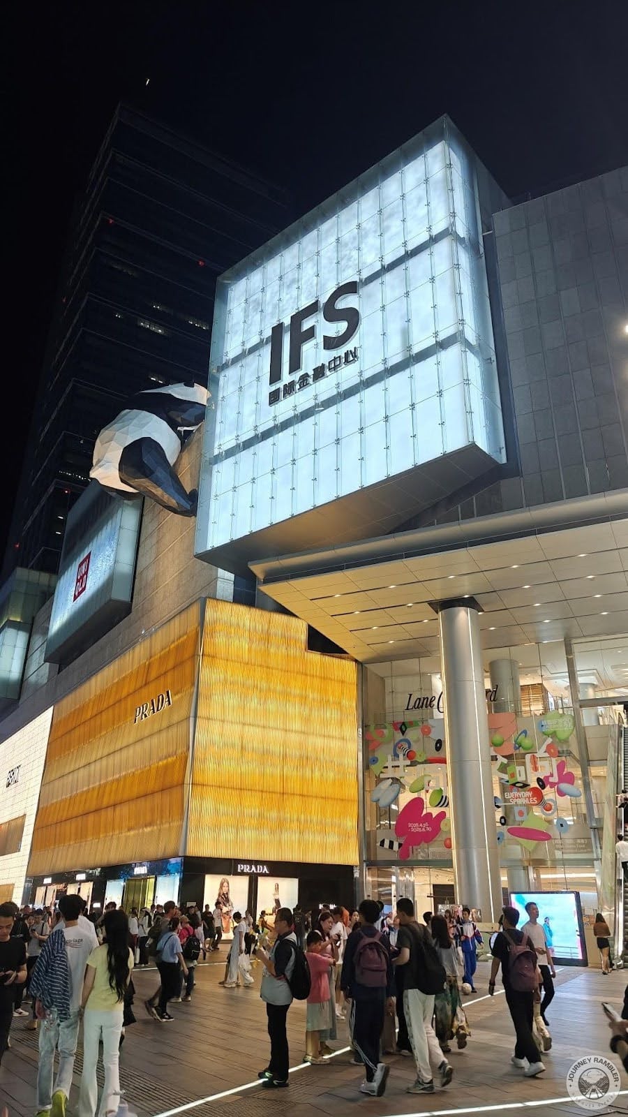 crowd composition was mostly locals