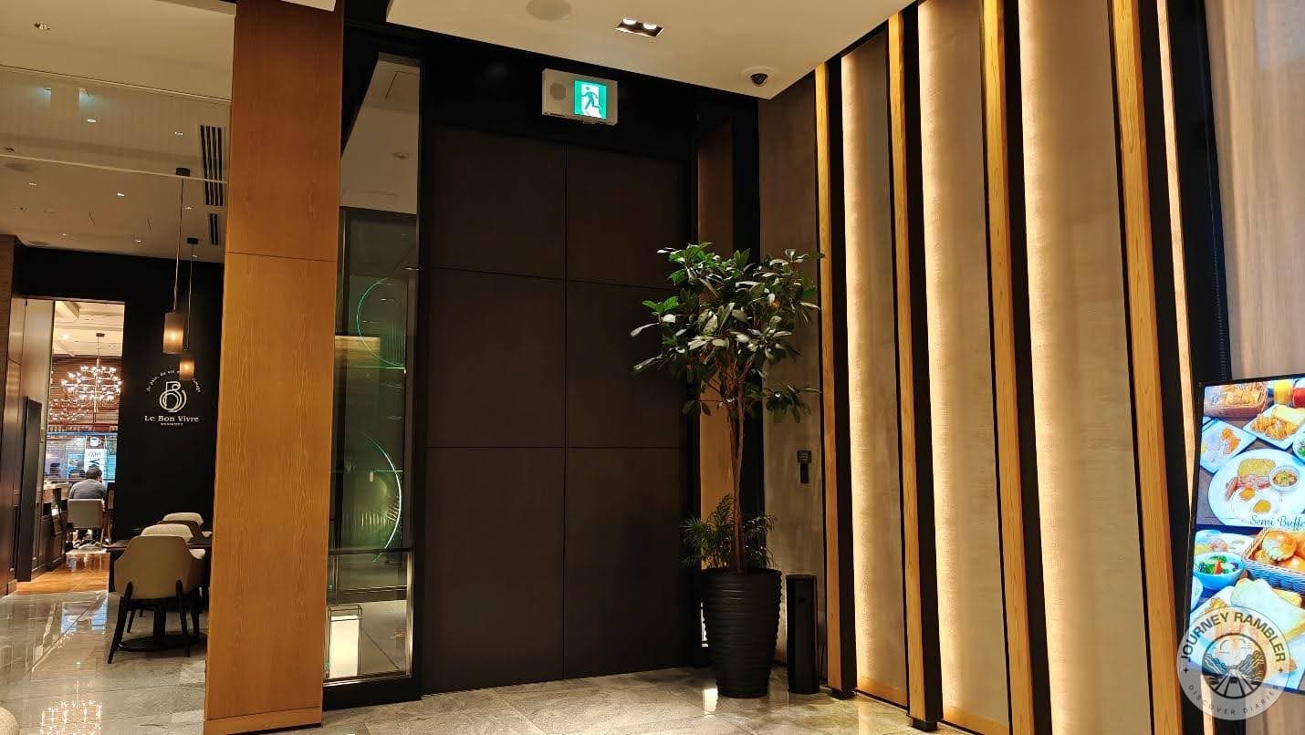 floor was made of shining marble