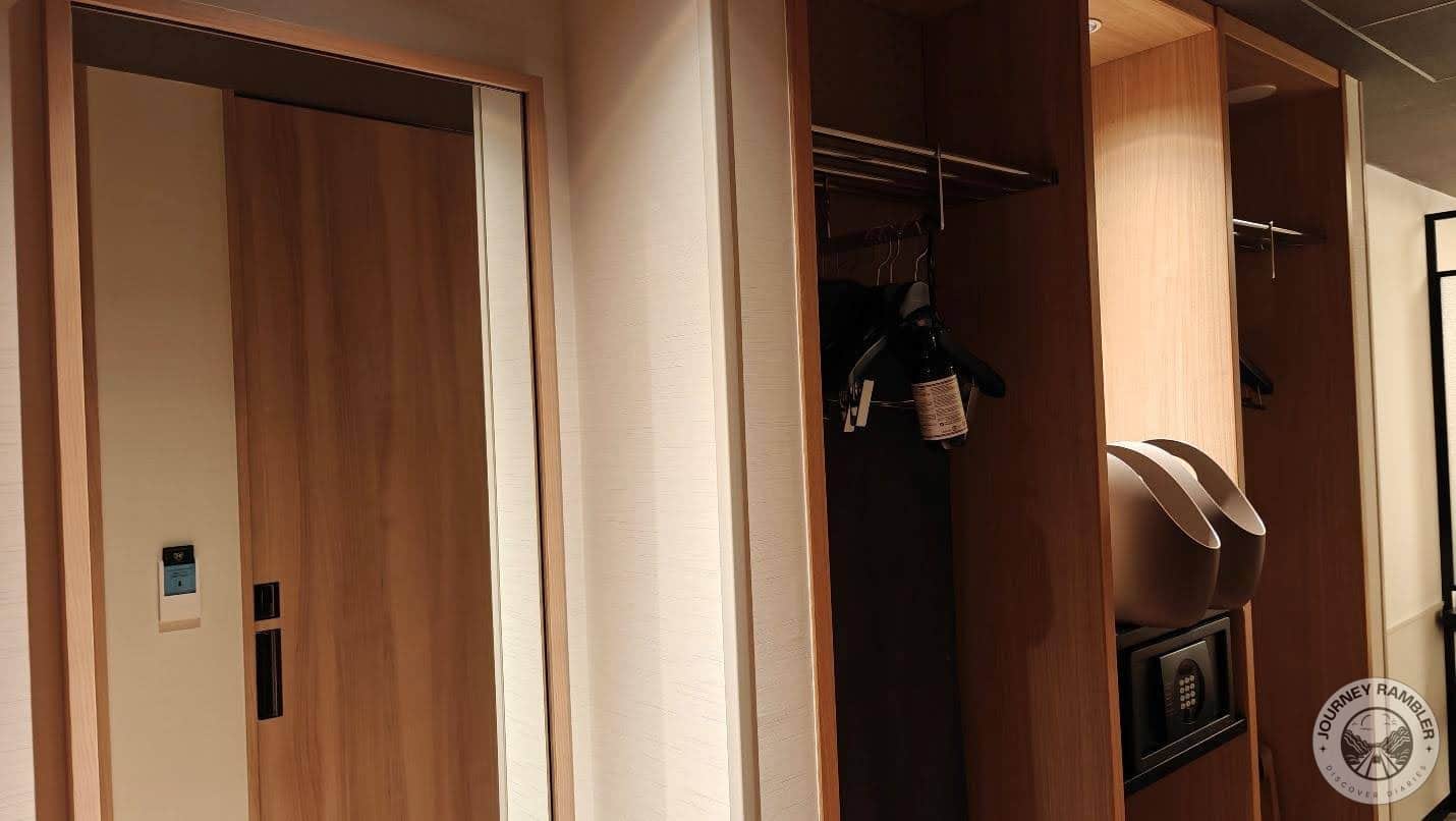 huge mirror and lots of closet space