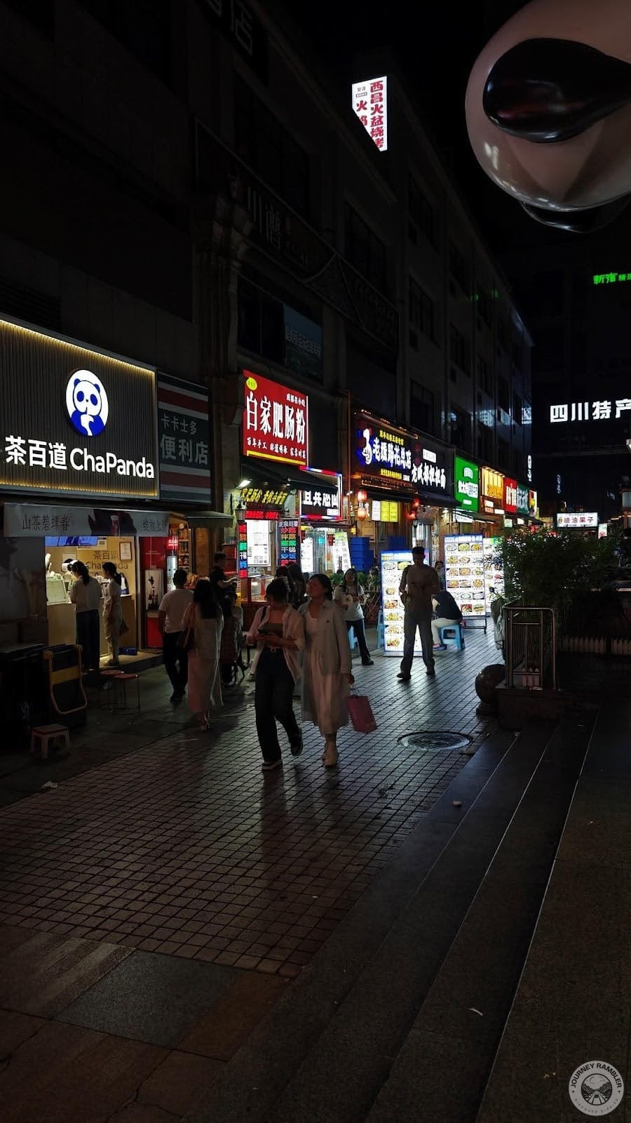 it’s quite safe to eat out at night here in Chengdu