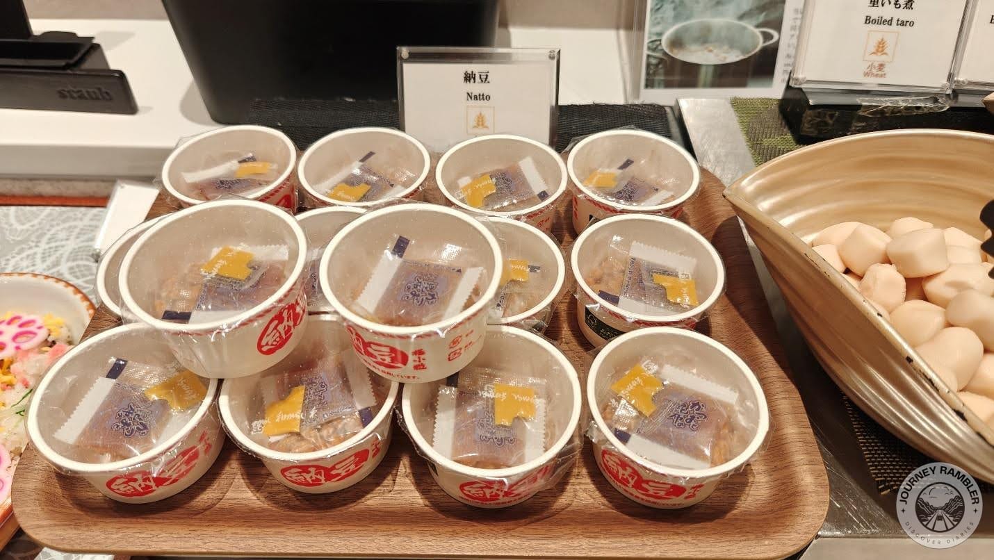 natto was served in bowls with seasoning packets inside