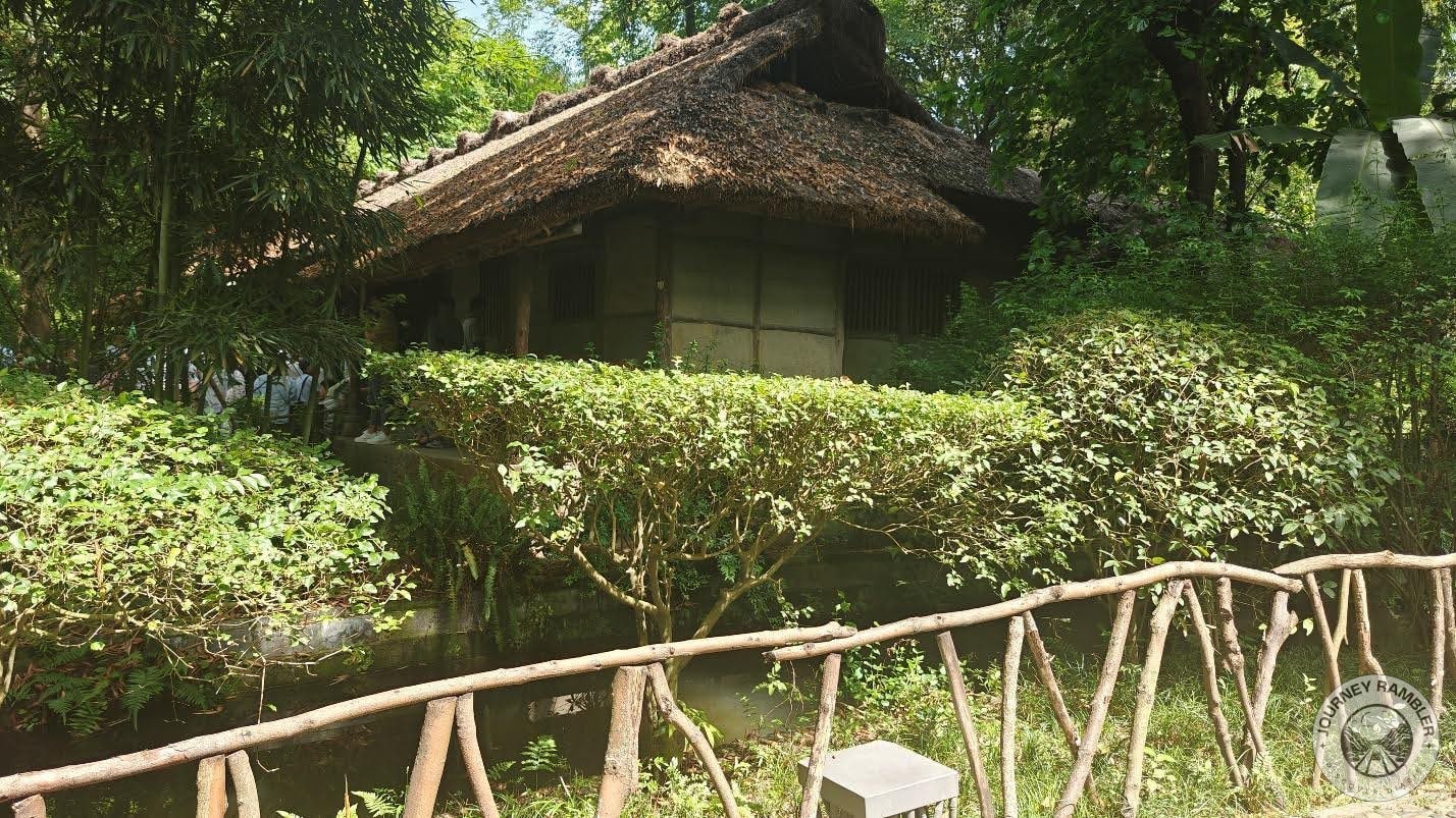 recreation of Du Fu’s Thatched Cottage up close