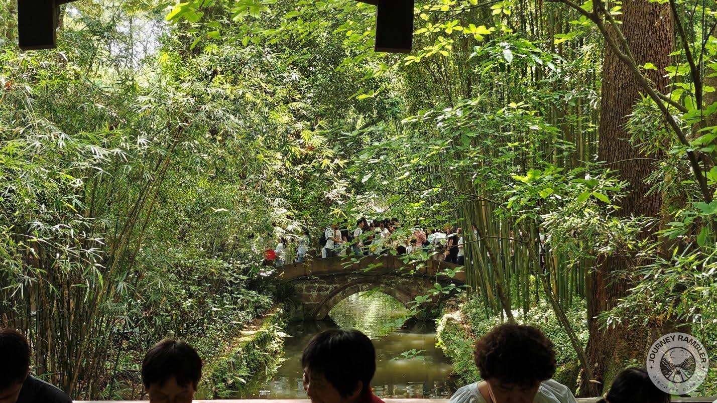 the bridge connecting the Firewood Gate to Memorial Hall of the Poet-Historian