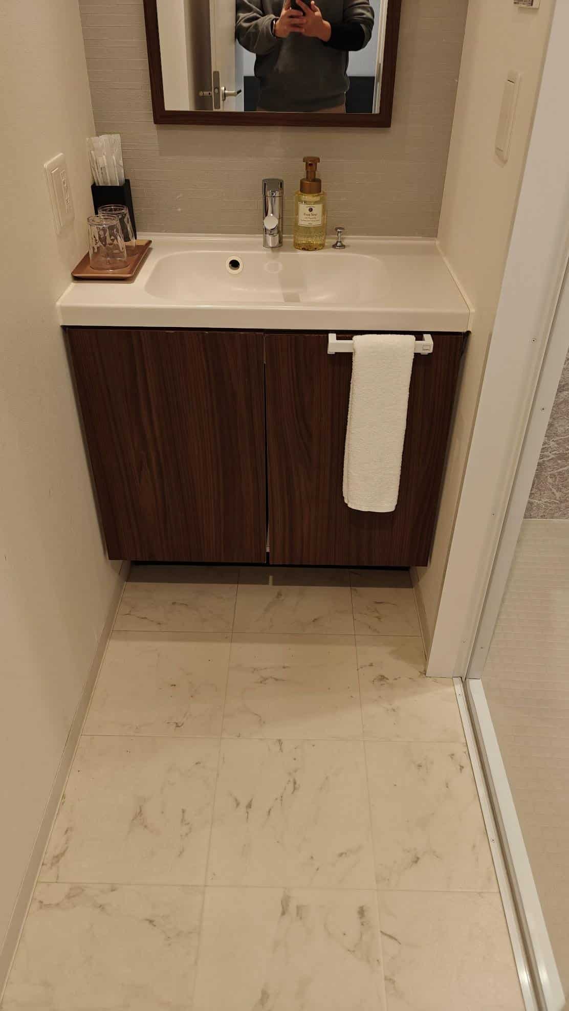 Bathroom vanity with mirror and sink