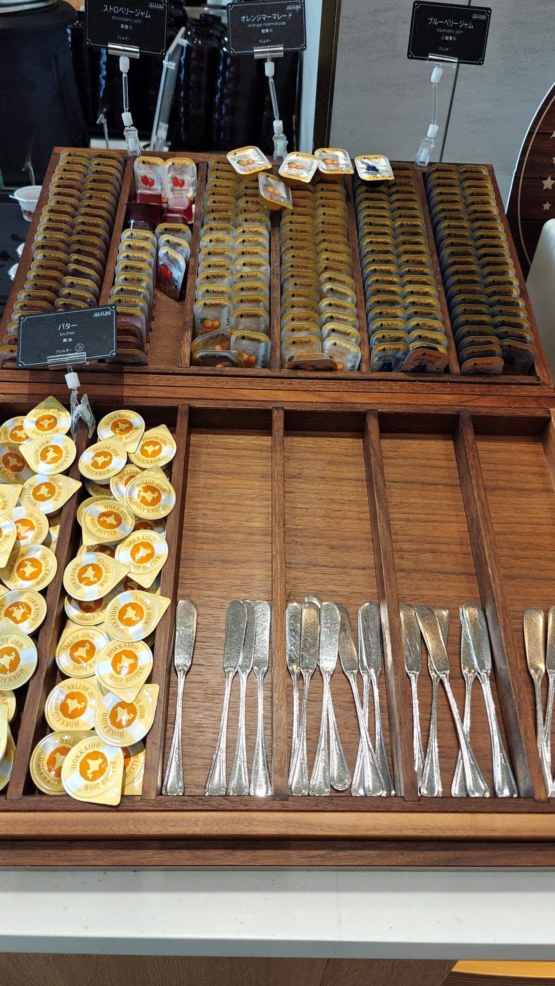 Butter and jam packets display