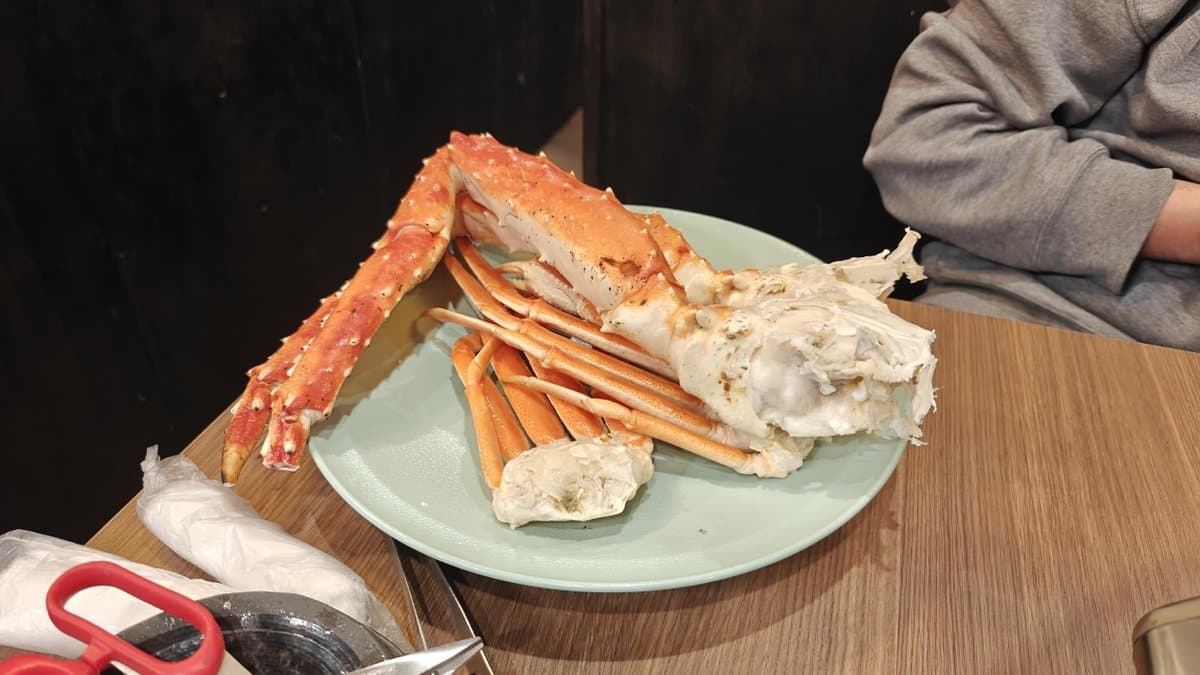 Cooked crab legs on plate