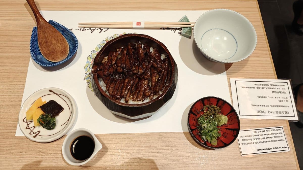 Grilled eel rice with side dishes