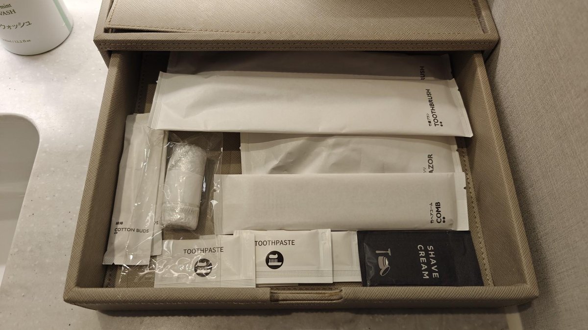 Hotel bathroom amenity kit