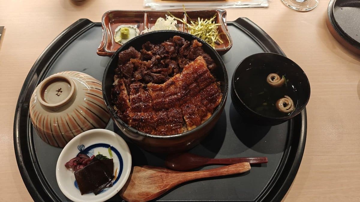 Japanese eel rice set with soup