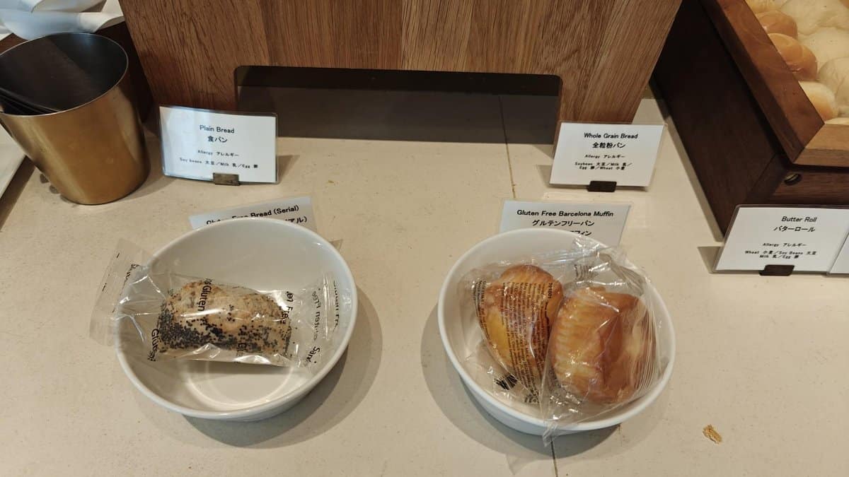 Packaged muffins and rolls display