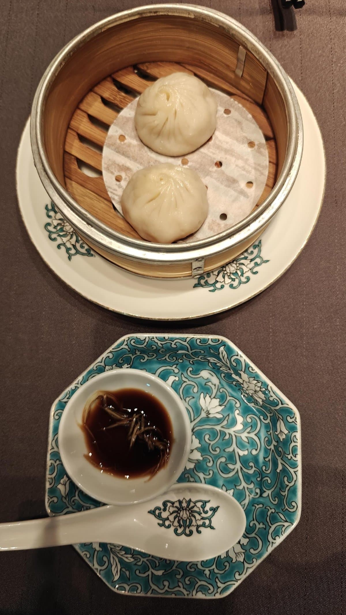Steamed dumplings with soy sauce