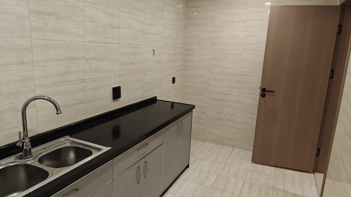 Bathroom utility counter