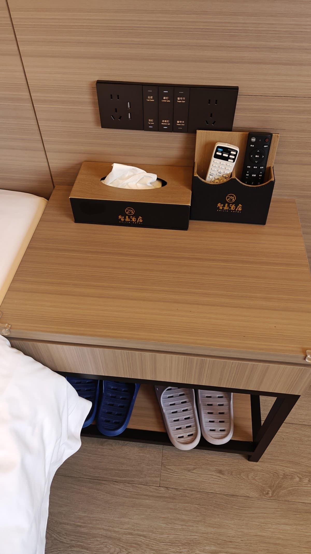 Bedside table amenities