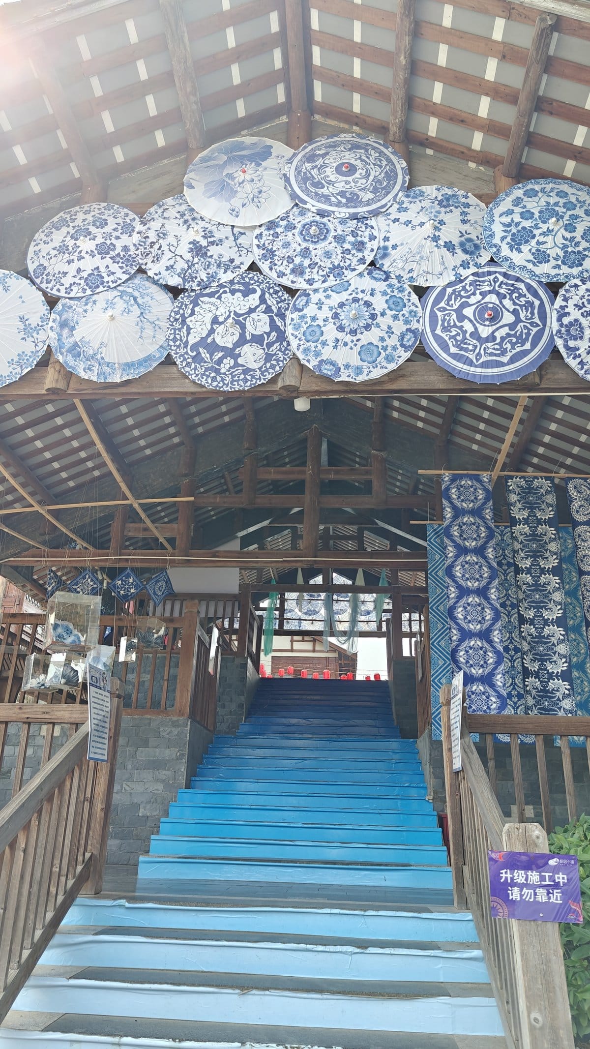 Blue-and-white porcelain pattern umbrellas and plates decorating a