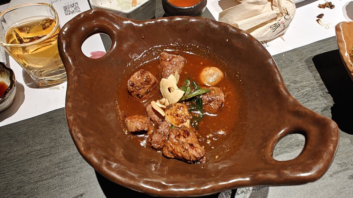 Braised meat claypot dish