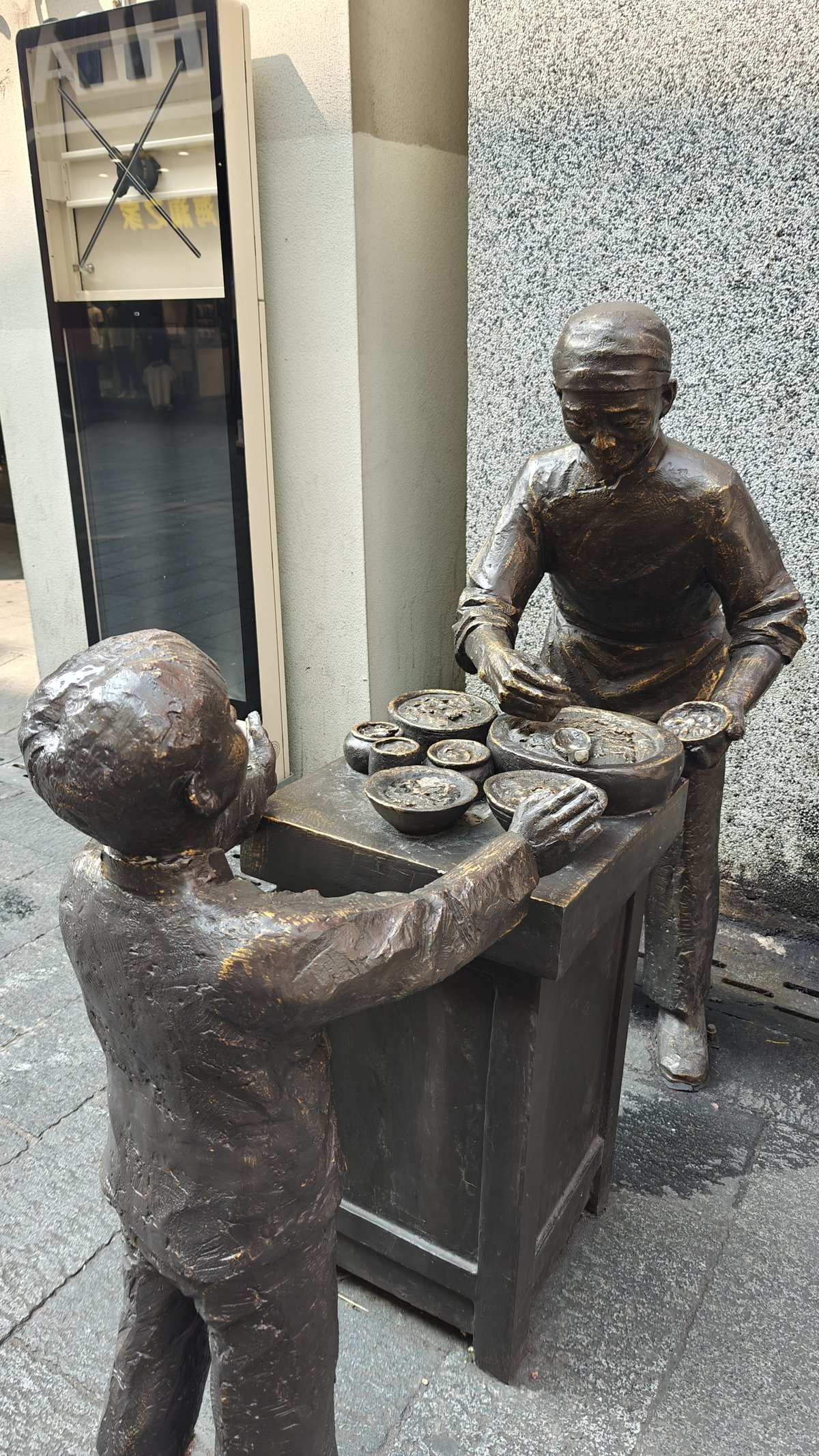 Bronze pastry vendor statue